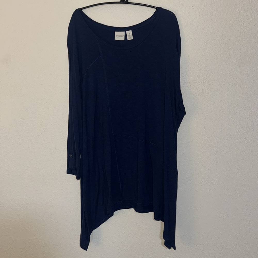 Chicos Zenergy Womens Tunic Top Shark Bite Hem 3/4 Sleeve.